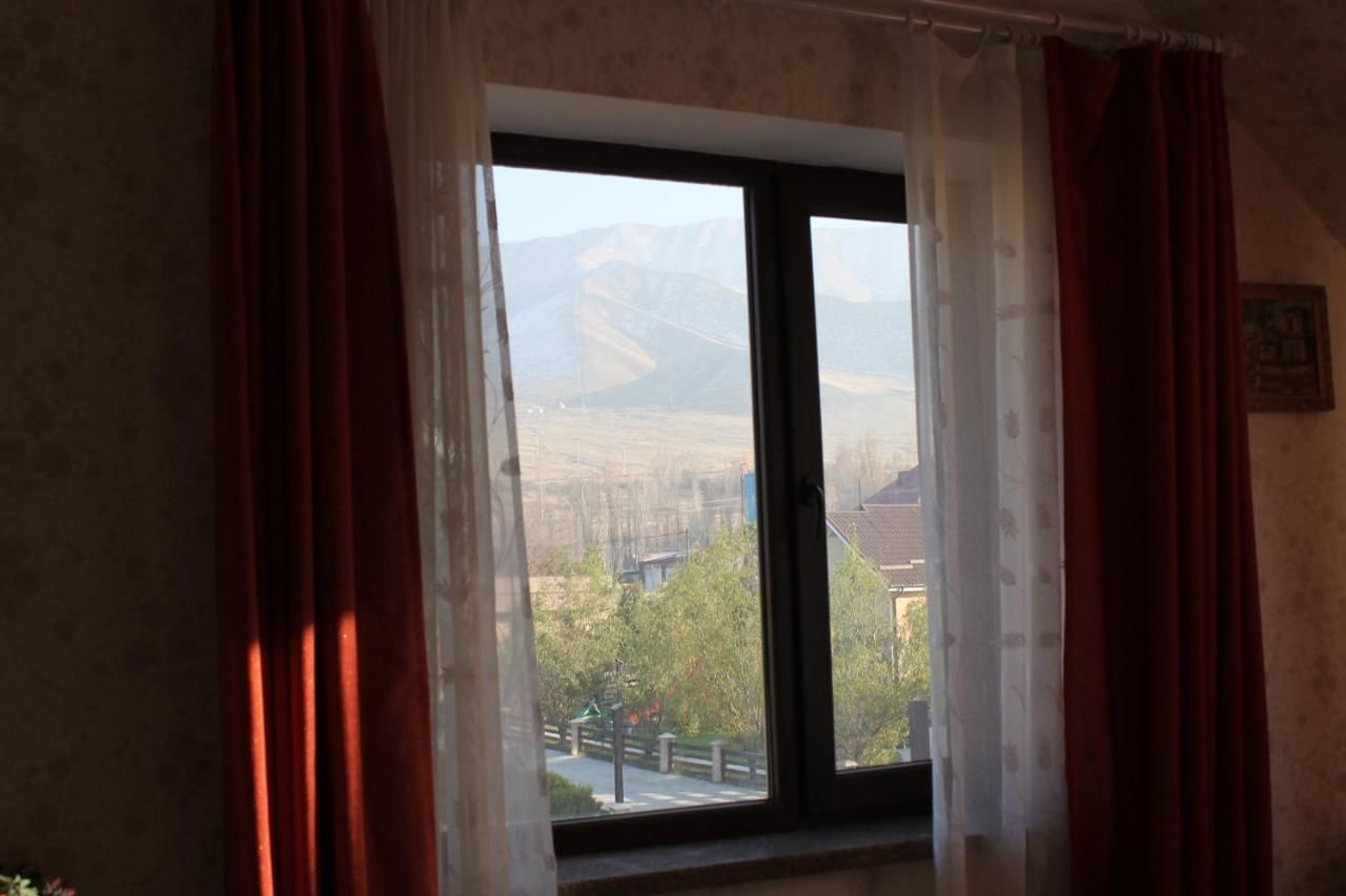 Проживание в семье загородный дом Бишкек-20